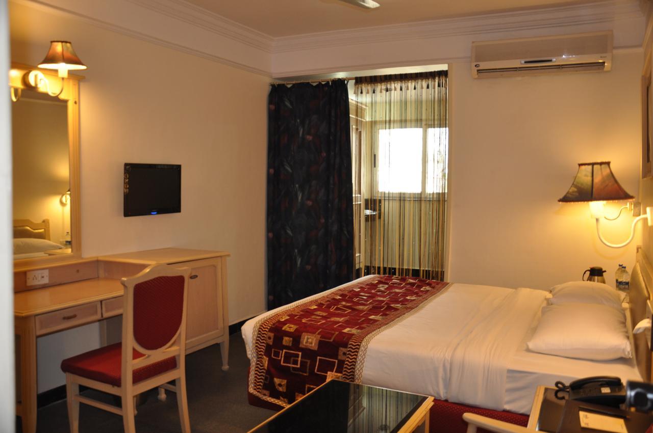Hotel Sovereign Daman Exterior photo