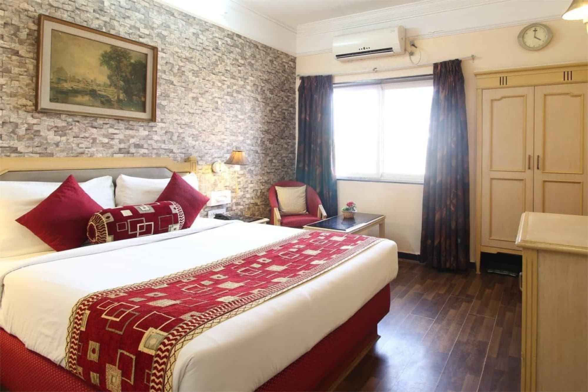 Hotel Sovereign Daman Exterior photo